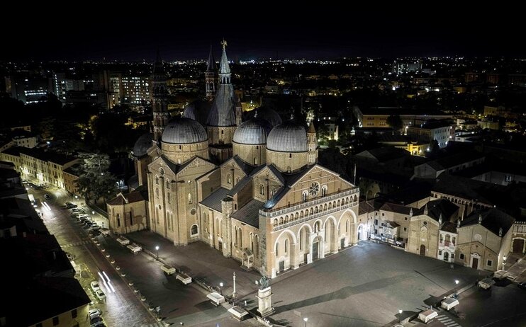 Basilica del Santo in notturna